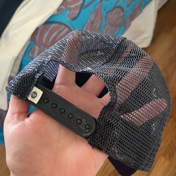 Old school Roxy trucker hat - Picture 2 of 4